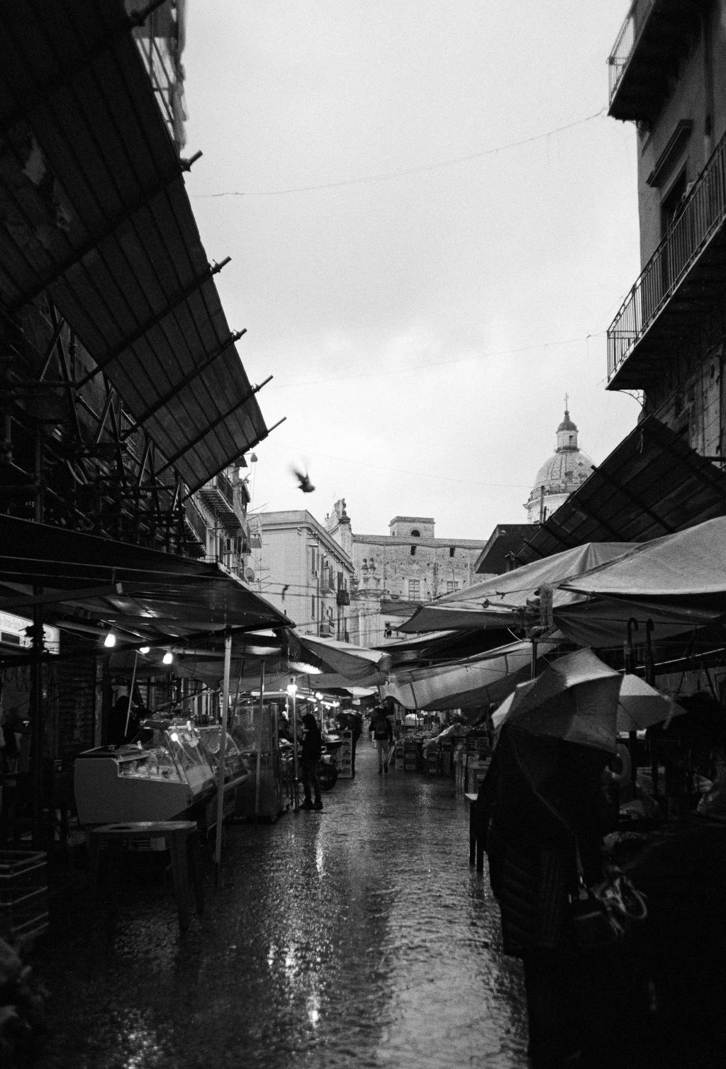 A street market in a rainy day.